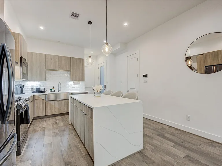 5839 Dolores St — Photo 8