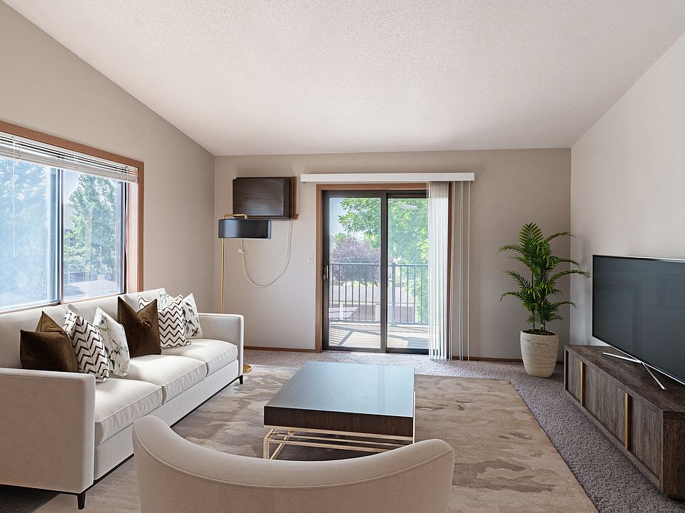 Fargo, ND Rosegate Apartments | 21A | Living