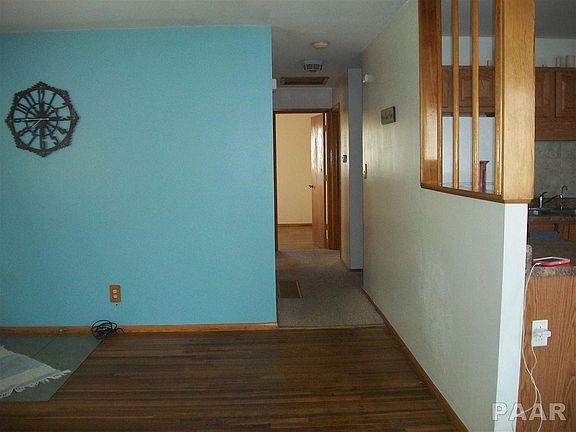 3rd image of 5919 N Western Ave