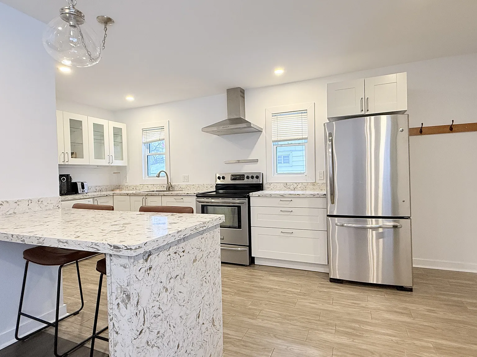 3 bed, $2,300 — Photo 3