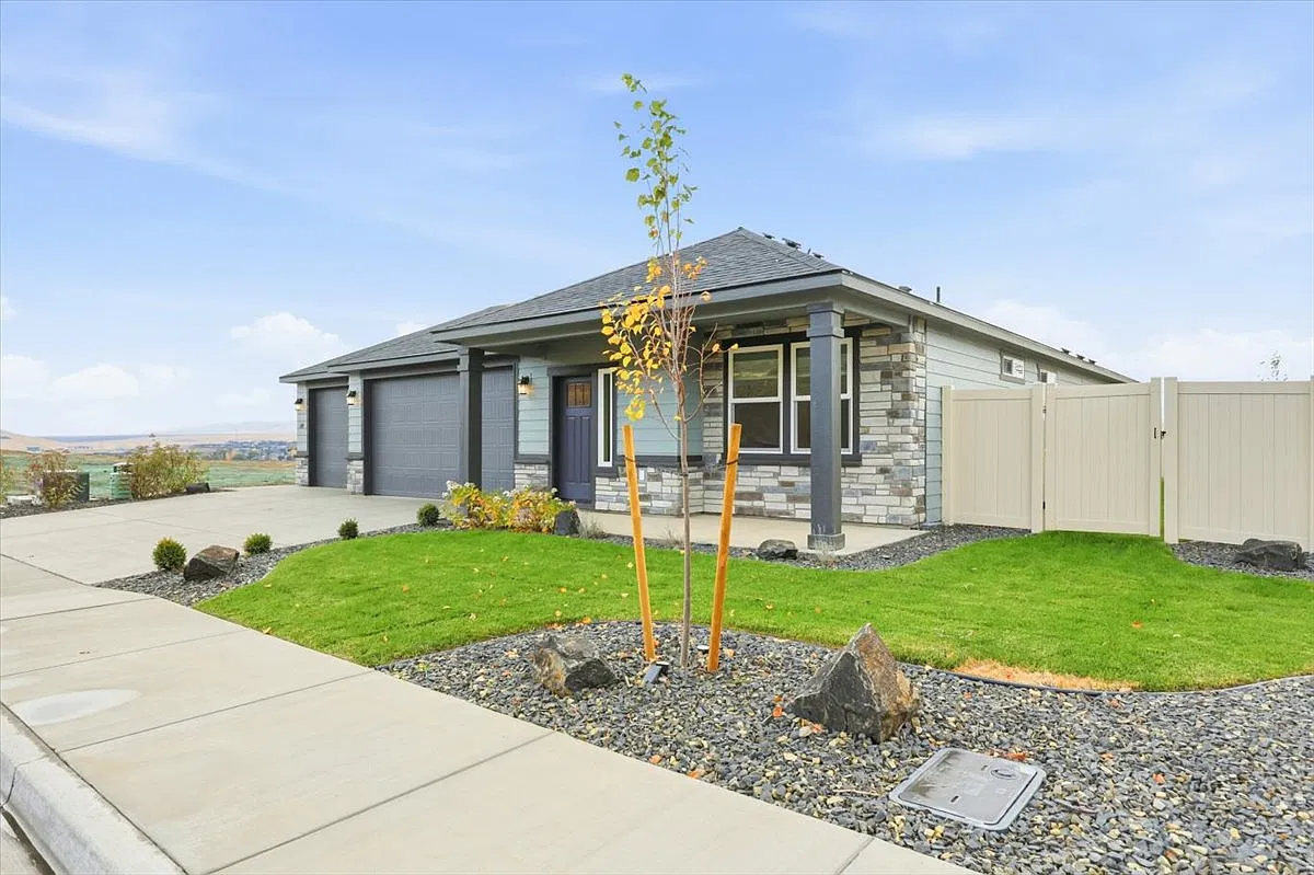 W 24th Ave, Kennewick — Photo 3