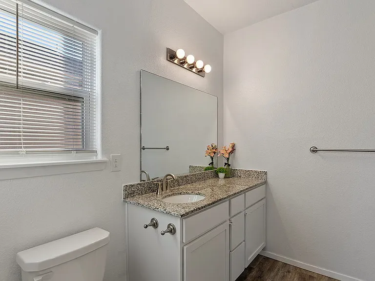 612 Woodcreek Loop — Photo 8