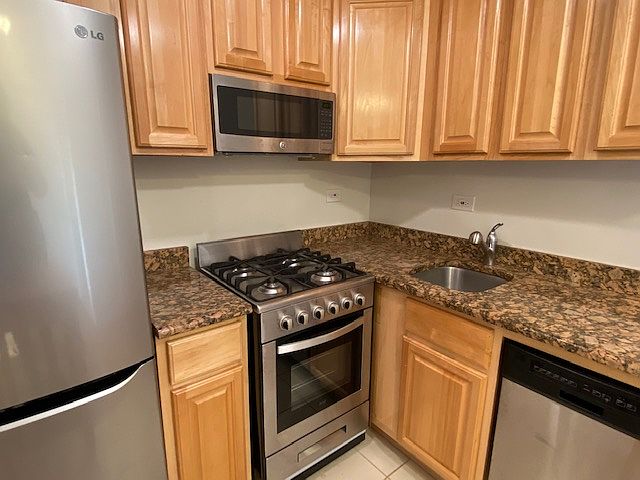 1st image of 300 W 55th St APT 9U