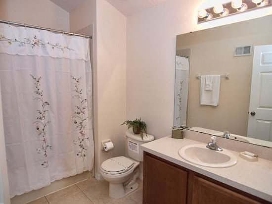 LP5P217WC-bathroom-ensuite-2