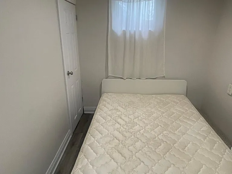61 Aurora Heights Dr #LOWER — Photo 17