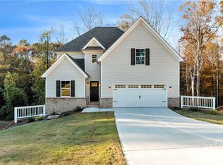 1088 Belmont Park Dr, Commerce, GA 30529
