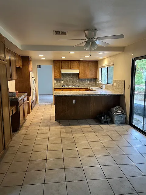 4 bed, 2.5 bath, 2643 sqft, $4,500 — Photo 4