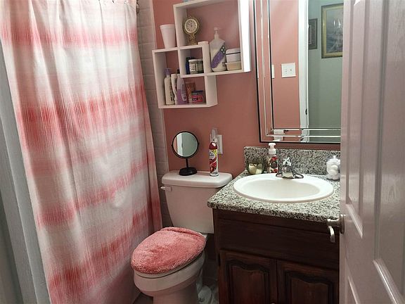 5th image of 759 Rockdale St