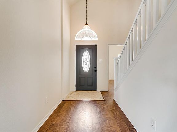 2nd image of 214 Larkspur Dr
