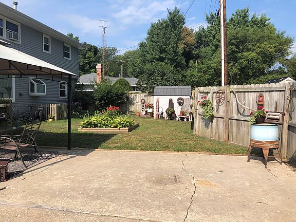 3rd image of 218 Holiday Dr