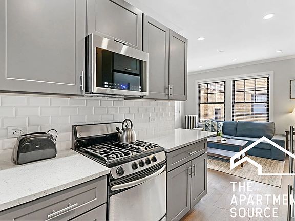3rd image of 939 W Oakdale Ave #S2
