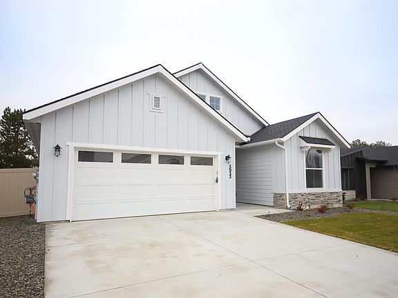 3rd image of 3933 N Amberwood Ave