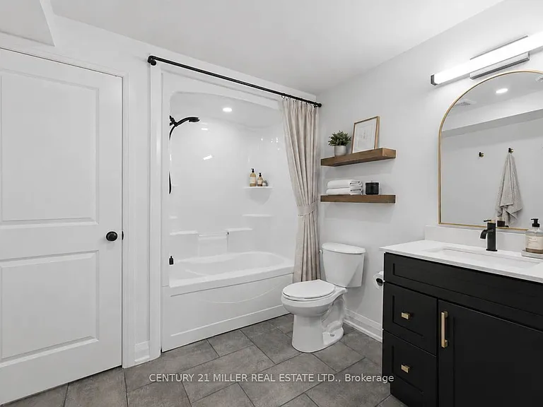 362 Wellington St E — Photo 22
