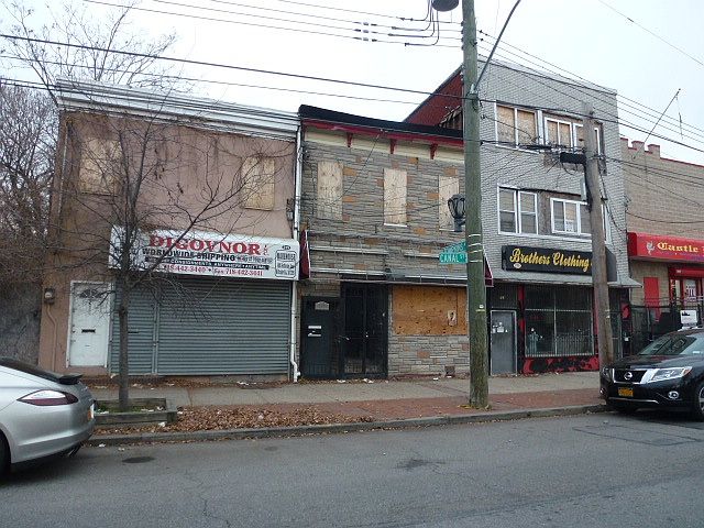2nd image of 219 Canal St