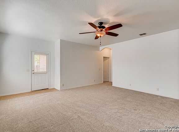 4th image of 10451 Royal Est