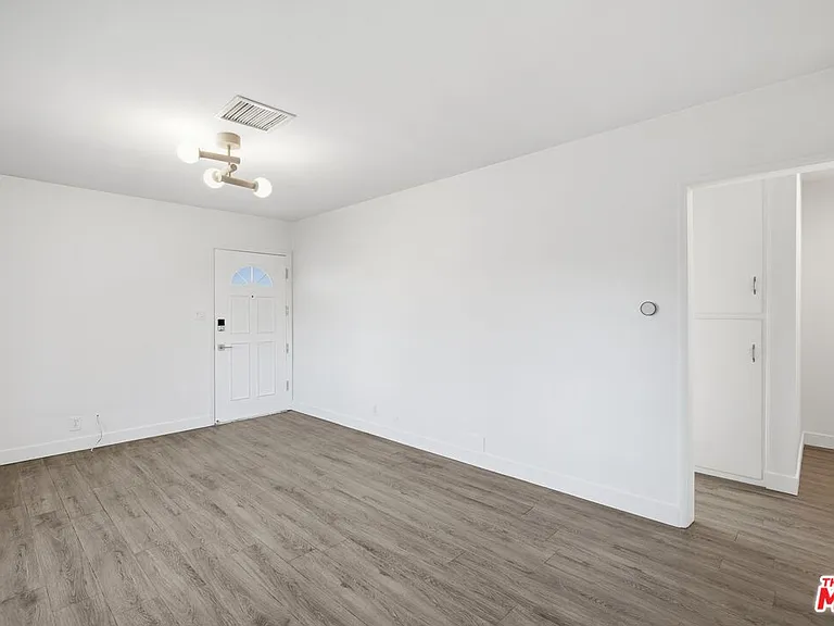 11761 Hart St #6 — Photo 4