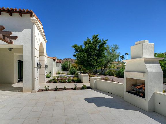 004_Courtyard