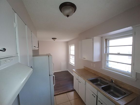 4th image of 1771 Merrycrest Dr