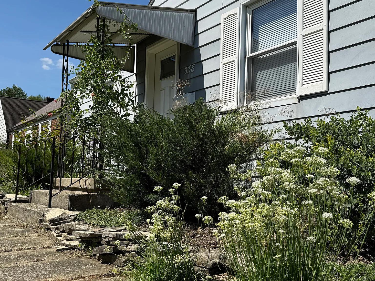 3 bed, 1105 sqft, $1,990 — Photo 3