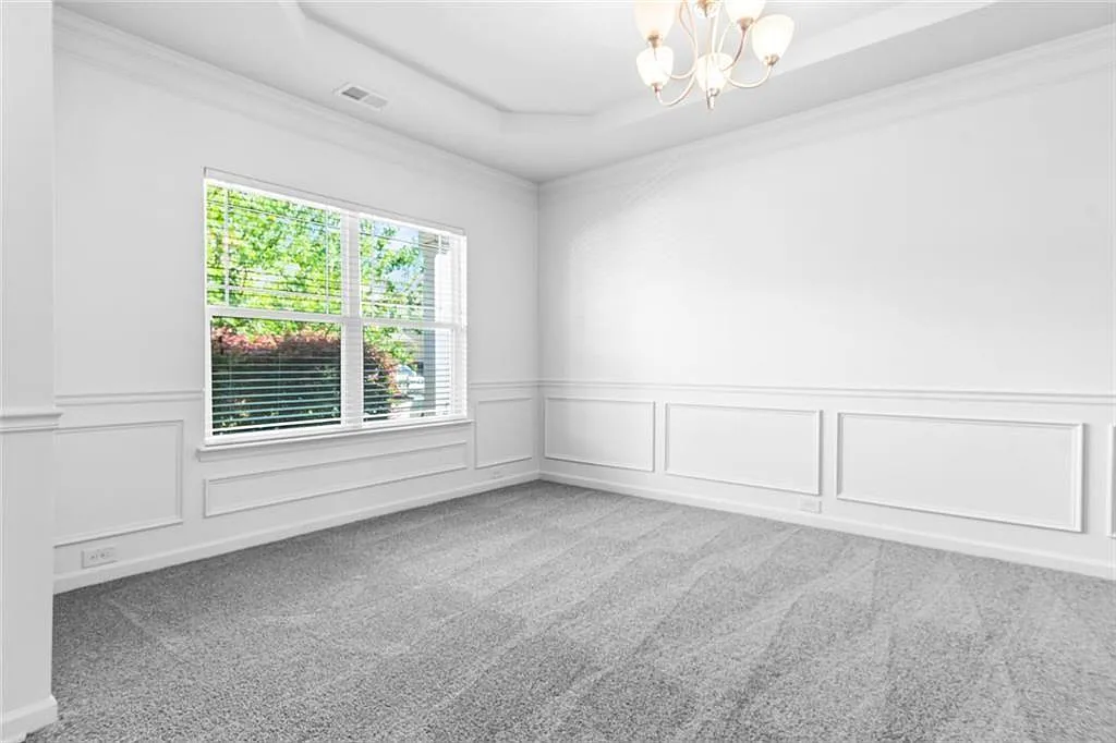 5 bed, 3.5 bath, 3025 sqft, $2,350 — Photo 4