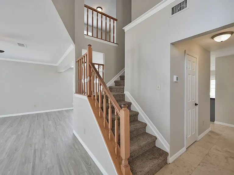 1521 Stratford Dr — Photo 22