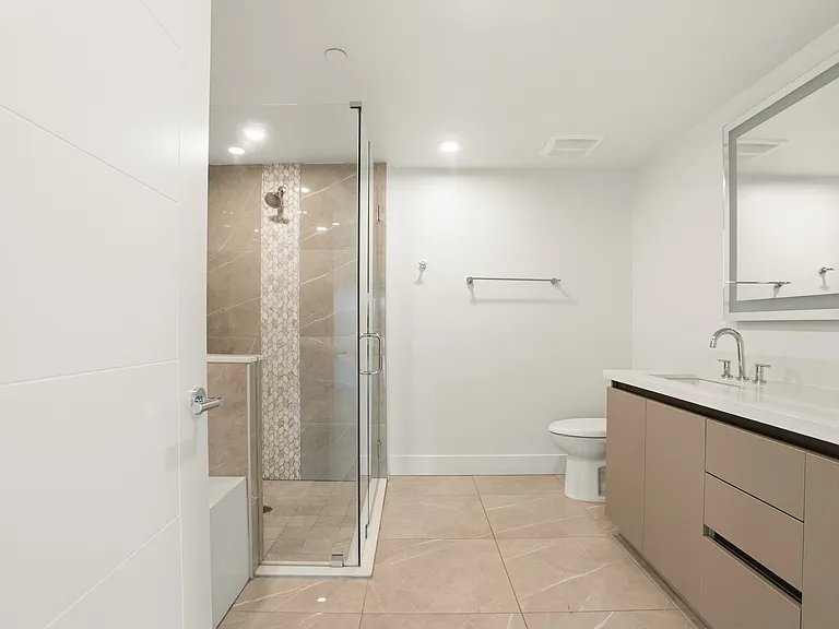 1070 S Holt Ave — Photo 28