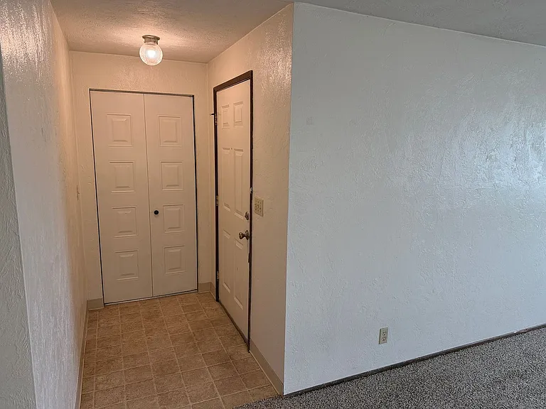165 SW Kalmia St. — Photo 3