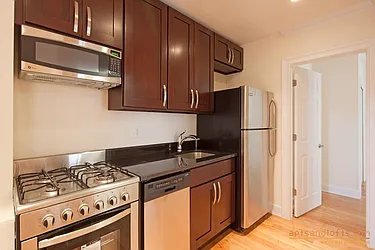 Rented by aptsandlofts.com