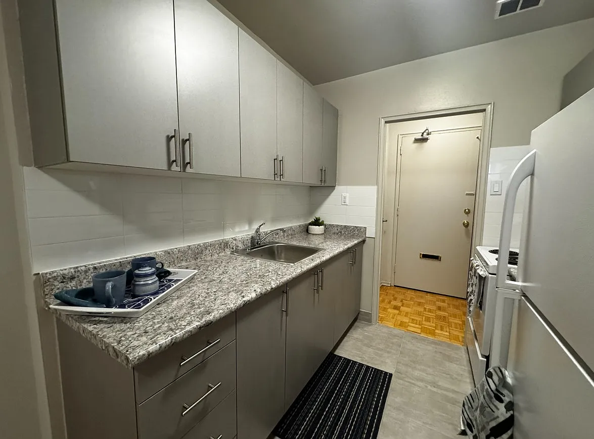 52 Park Street East — Photo 4