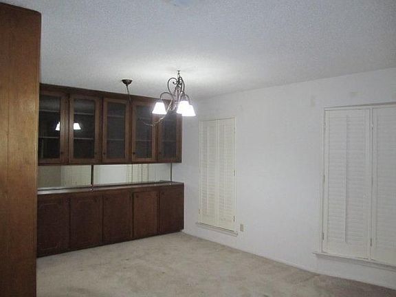 4th image of 2400 Skyline Dr