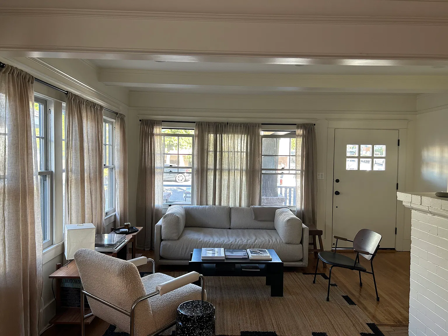 2 bed, 1.5 bath, 915 sqft, $3,250 — Photo 2