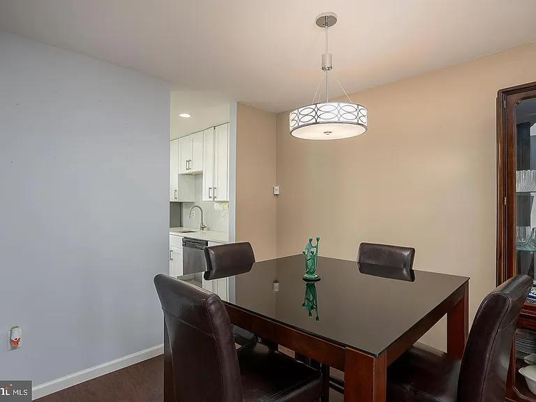 423 Gorman Ave — Photo 6