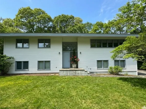 146 Hillside Dr, Barnstable, MA 02630