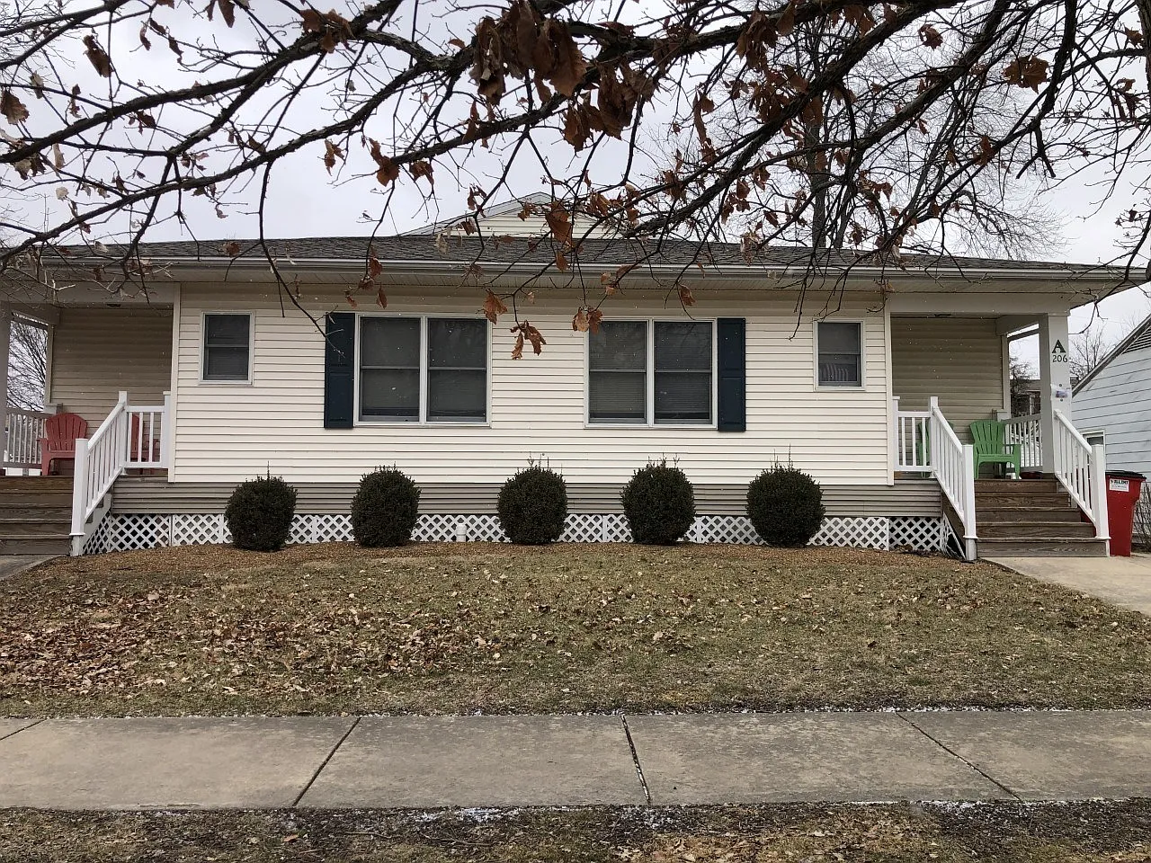 206 W William St photo 1