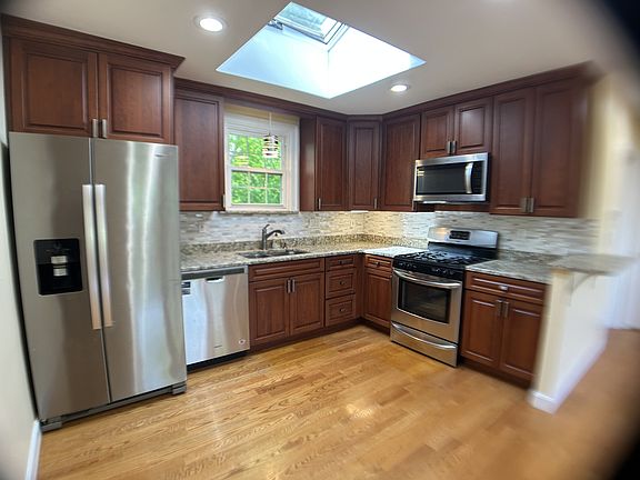 3rd image of 41 Davis Ave Unit 1-4