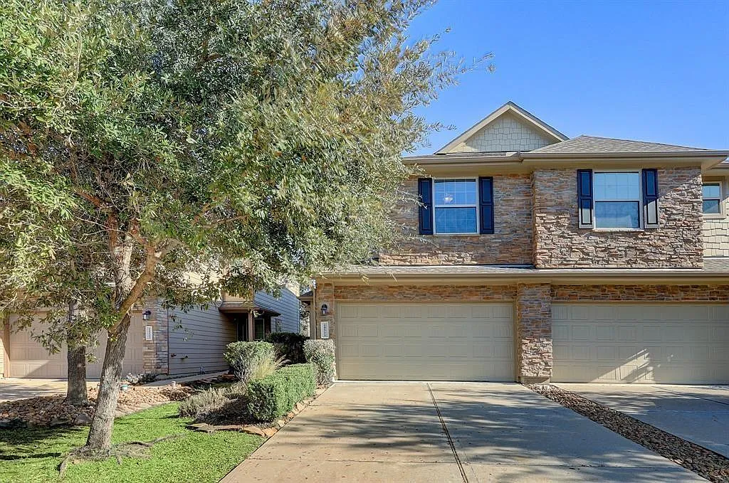 3 bed, 2.5 bath, 1567 sqft, $2,300 — Photo 3