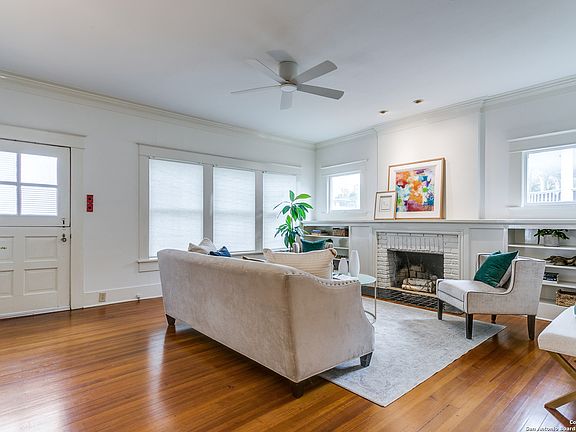 3rd image of 109 E MAGNOLIA AVE