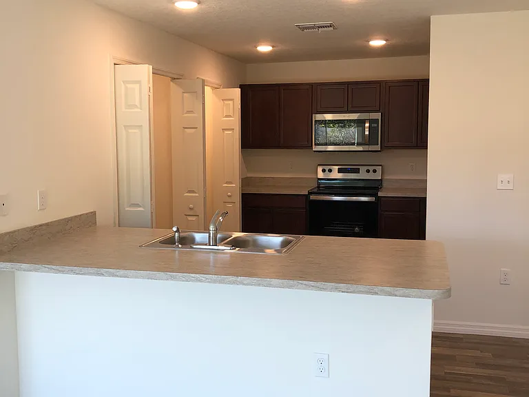 2937 SW Skyline St — Photo 8