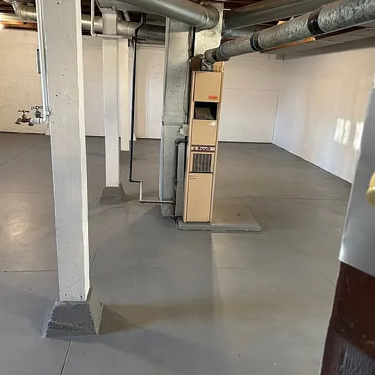 305 E 3rd St #2 — Photo 8