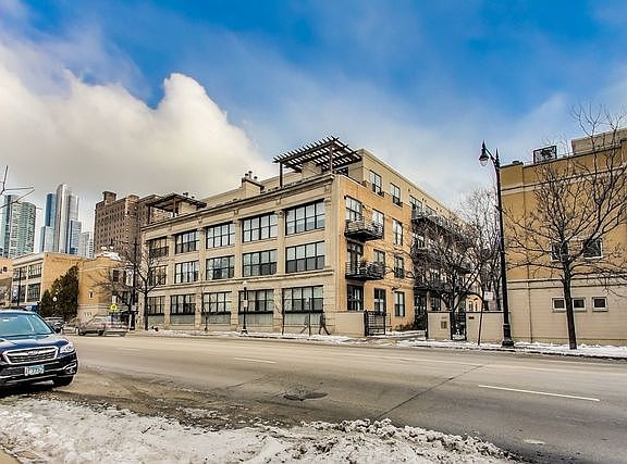 3rd image of 1525 S Michigan Ave APT 202
