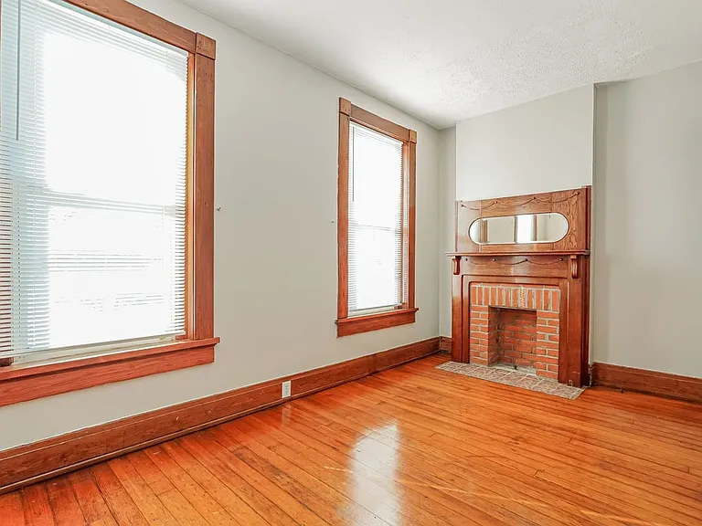 804 E Main St — Photo 5
