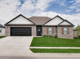 872 Pinnacle St, Prairie Grove, AR 72753