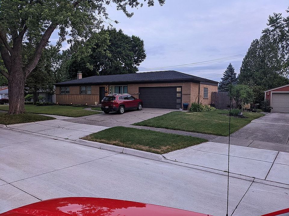 2nd image of 463 Red Oak Ln