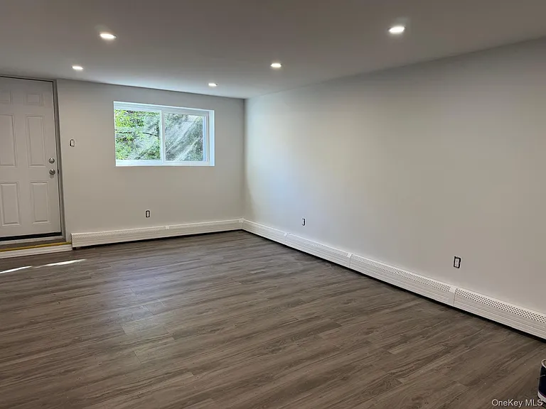 65 Florida Ave — Photo 16