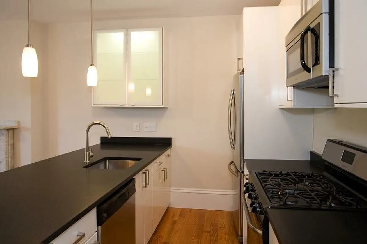Building Photo - 658 Massachusetts Ave #501