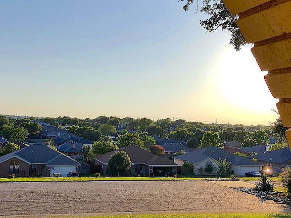 3rd image of 4605 Water Oak Dr