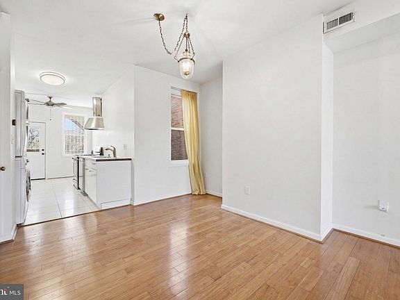 3rd image of 707 15th St NE