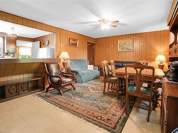 3rd image of 104 Farley Cir