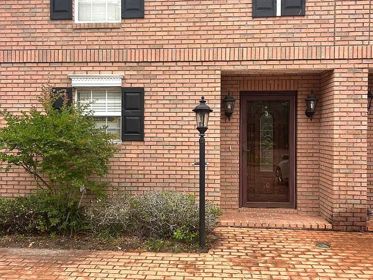 220 Church Ave #10 — Photo 1
