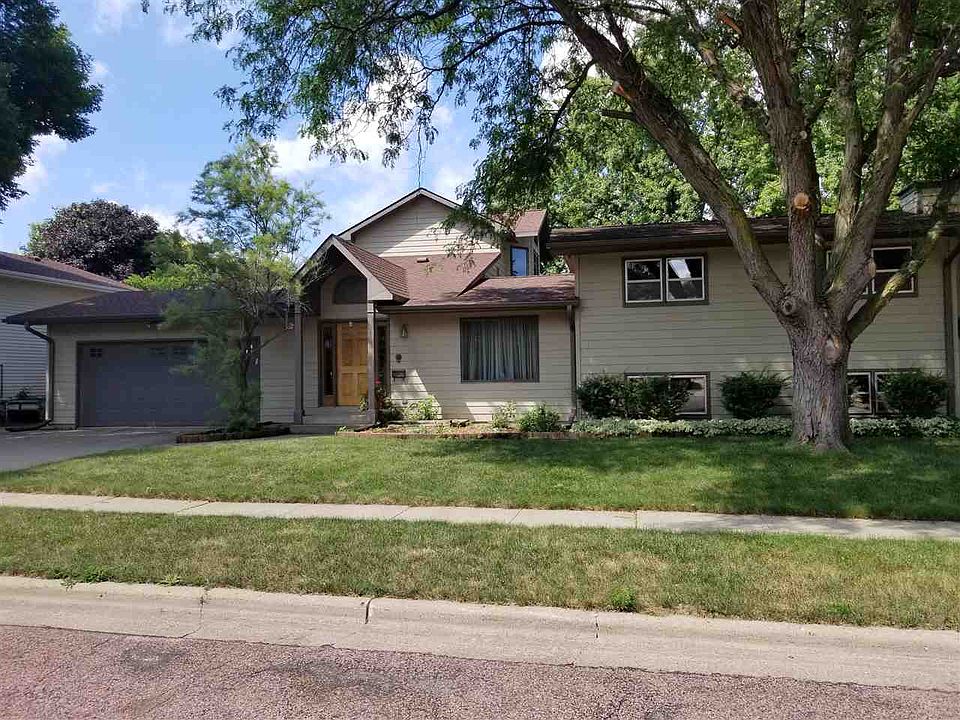 1st image of 304 Fairway Dr